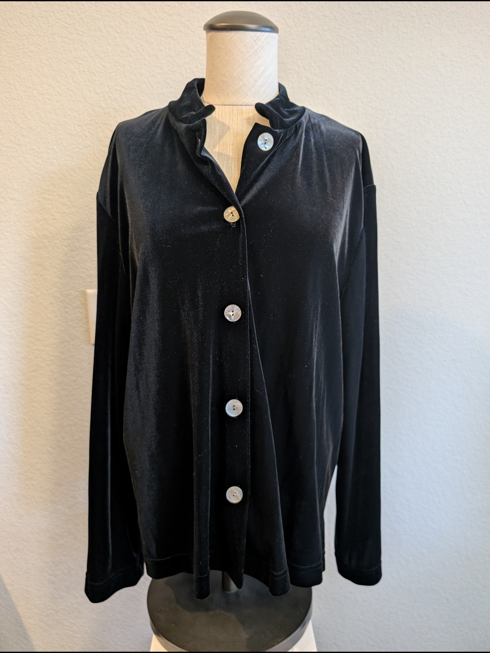Vintage Az XL Briggs New York Black Velvet Button Jacket Capiz Buttons